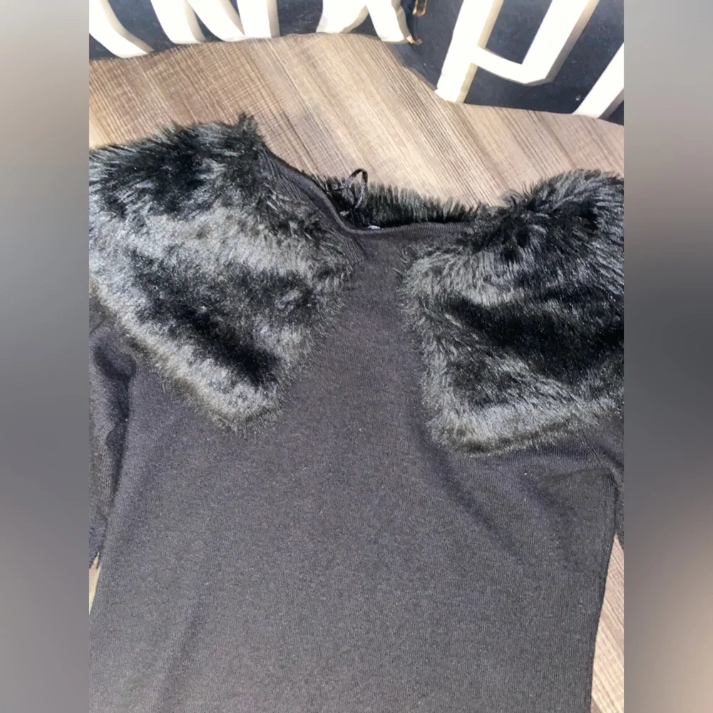 Anne Klein Black Sweater with Faux Fur Trim - Picture 7 of 9